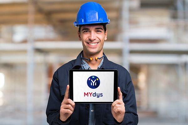 Un chef de chantier utilise MYdys